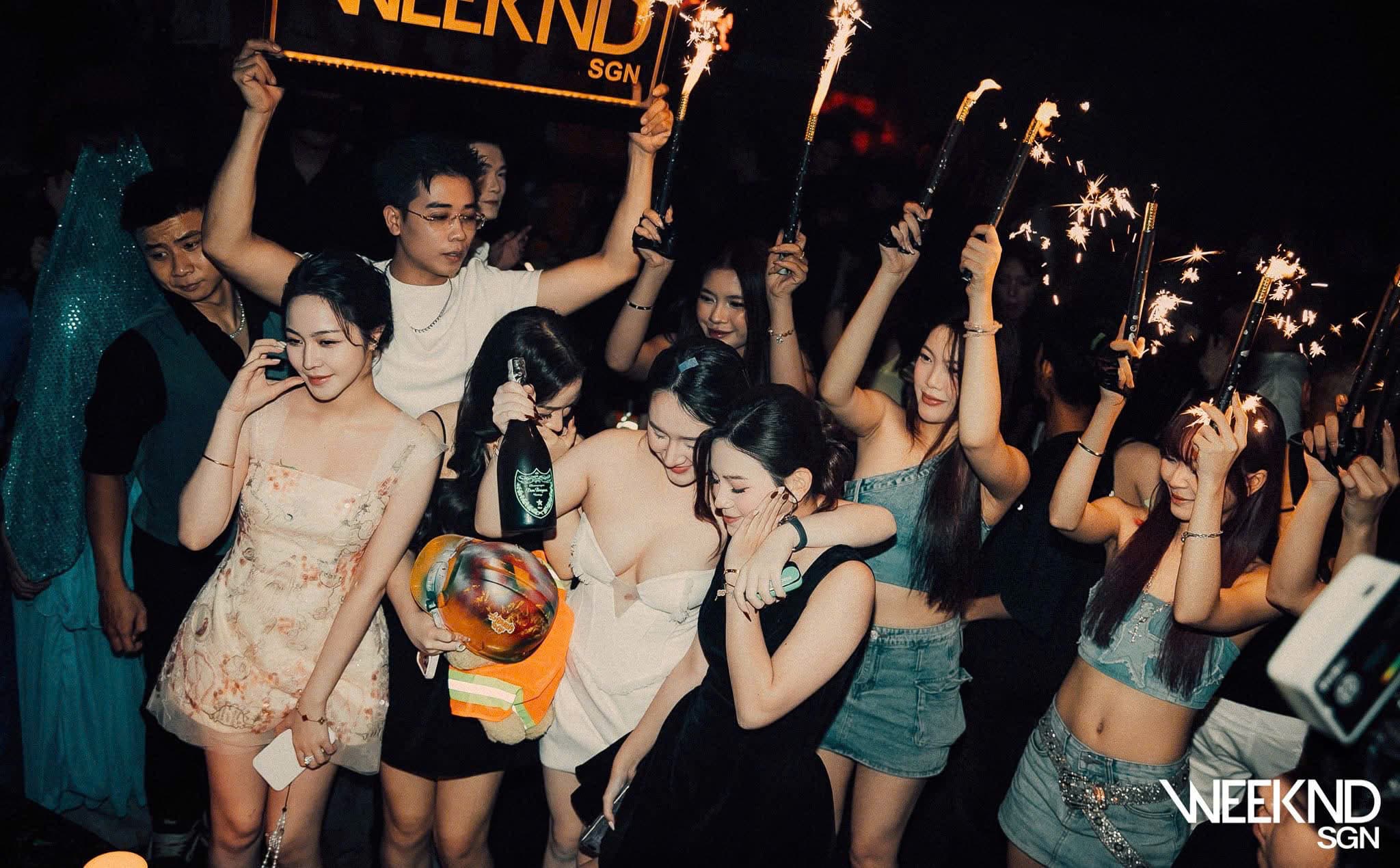 Weeknd Club Saigon — khoảnh khắc 13